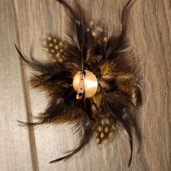 Fur & Feather brooch - Picture 3 of 4